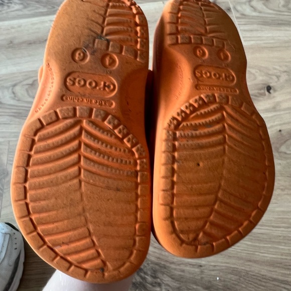 Orange crocs - Picture 2 of 2